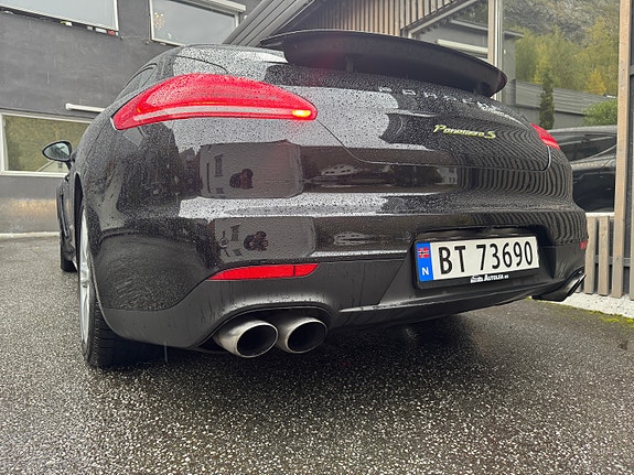 Porsche Panamera 23 of 30