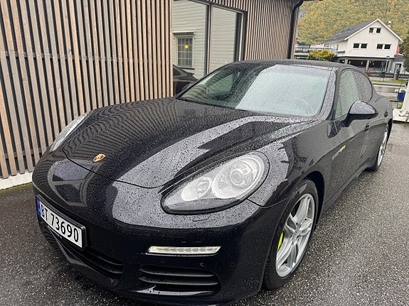 Porsche Panamera 29 of 30