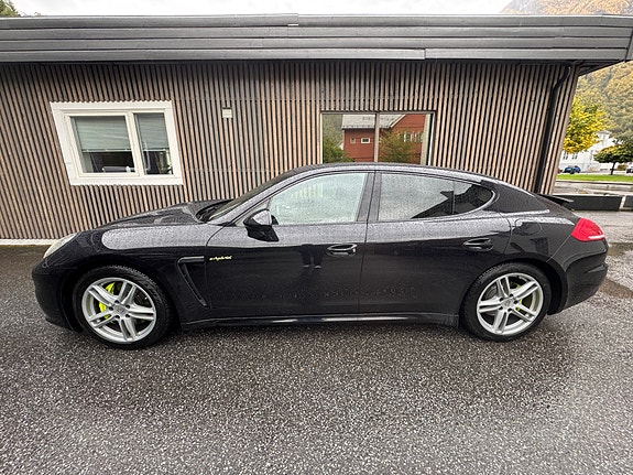 Porsche Panamera 21 of 30