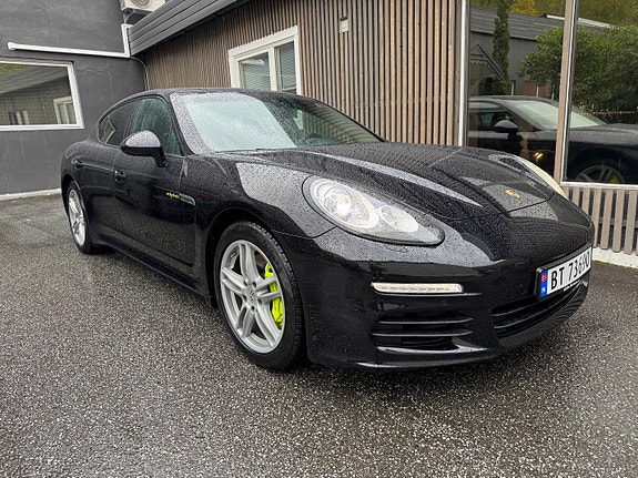 Porsche Panamera 6 of 30