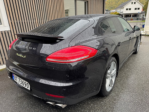 Porsche Panamera 10 of 30