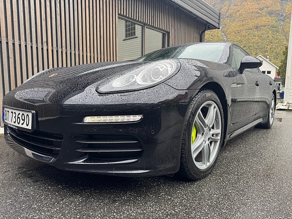Porsche Panamera 30 of 30