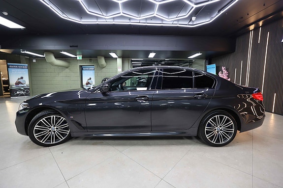 BMW 530e 5 of 5