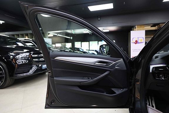 BMW 530e 15 of 30