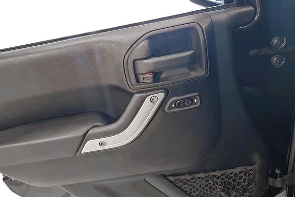 Jeep Wrangler 14 of 22