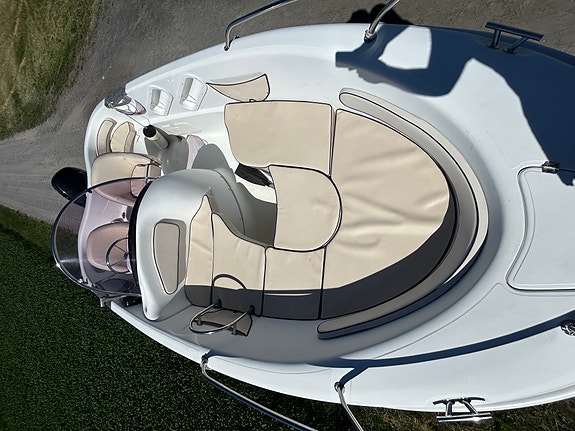 Oceanmaster 500 m/Suzuki F70 kun gått 141 timer solseng, bord, tilhenger m/brems
