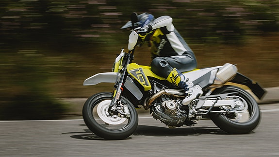 Husqvarna 701 Supermoto 2 of 5