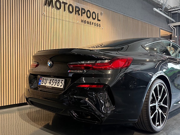 BMW M850i 4 of 5