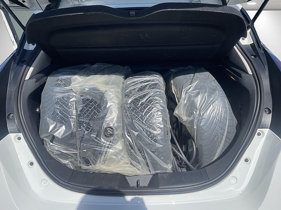 Nissan Leaf 15 of 16