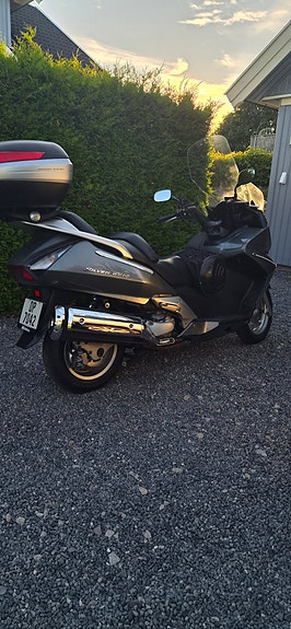 Honda FJS 600 Silver Wing 2 of 5