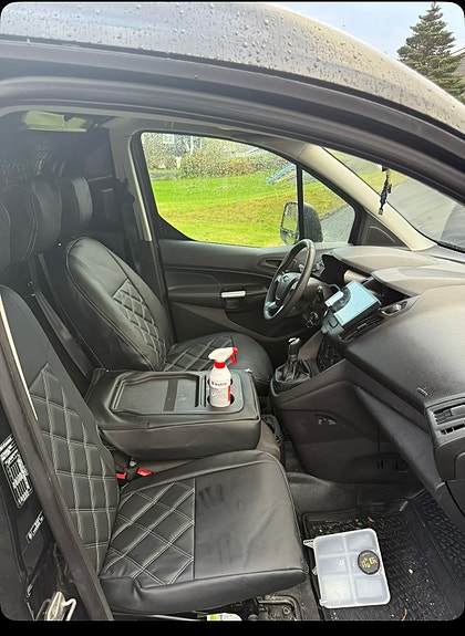 Ford Transit Connect 2 of 5