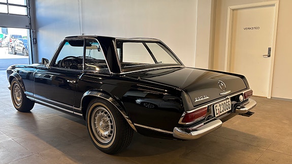 Mercedes-Benz 230 SL 11 of 17
