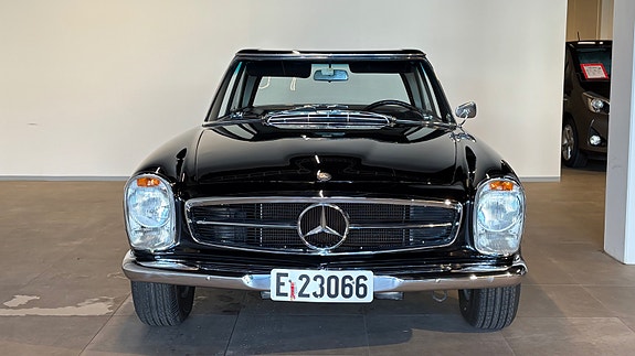 Mercedes-Benz 230 SL 10 of 17