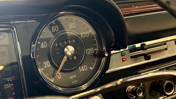 Mercedes-Benz 230 SL 17 of 17