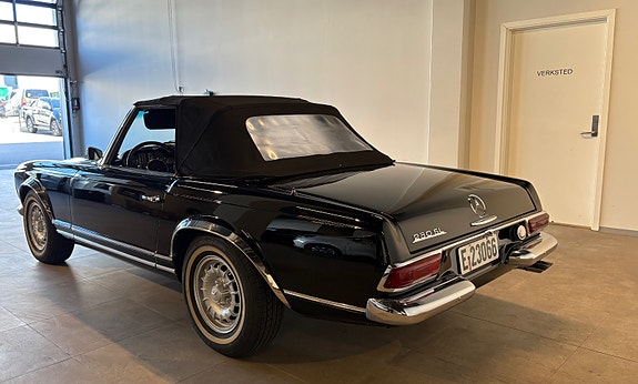 Mercedes-Benz 230 SL 8 of 17