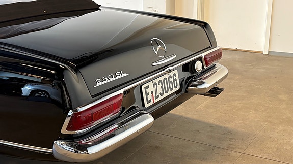 Mercedes-Benz 230 SL 4 of 17