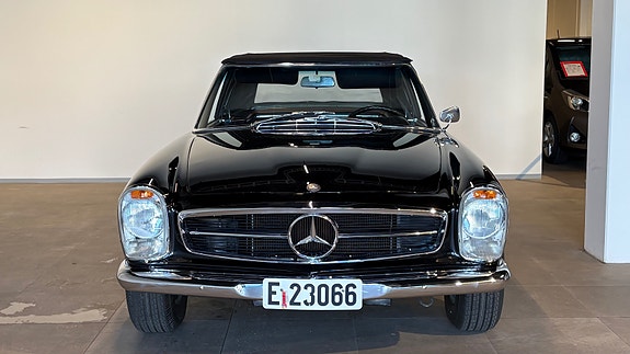 Mercedes-Benz 230 SL 6 of 17
