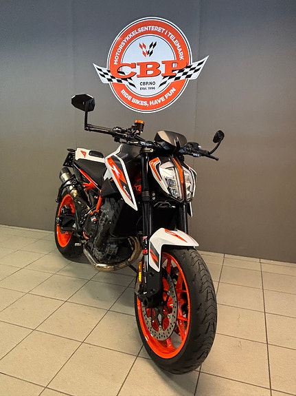 KTM 890 Duke R 3 of 5