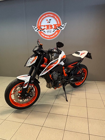 KTM 890 Duke R 4 of 5