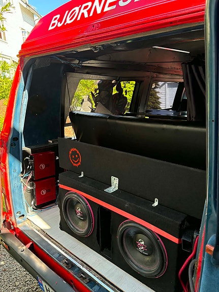 Chevrolet Van 2 of 5