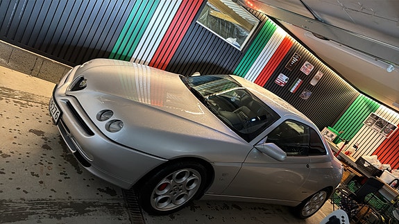 Alfa Romeo GTV 2 of 5