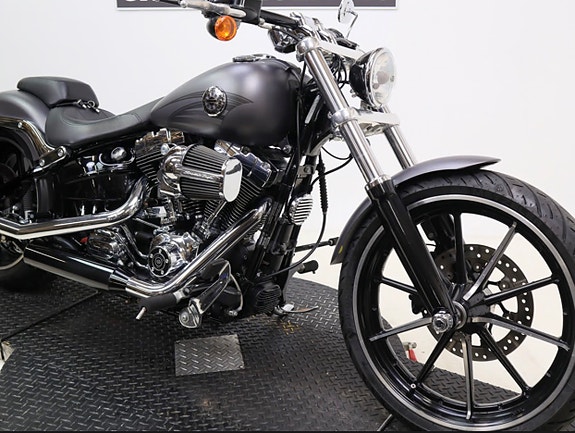 Harley-Davidson FXSB Breakout 3 of 12