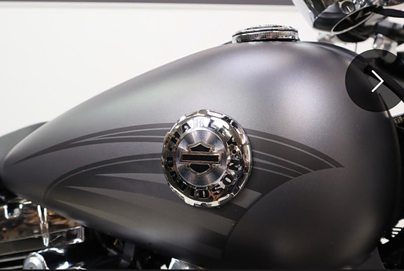 Harley-Davidson FXSB Breakout 6 of 12