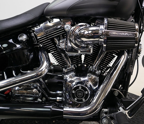 Harley-Davidson FXSB Breakout 12 of 12