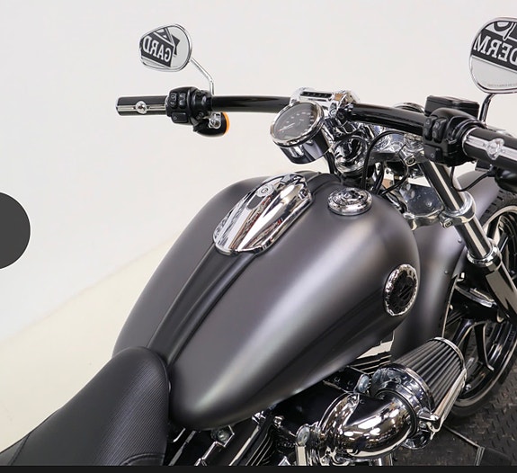 Harley-Davidson FXSB Breakout 10 of 12