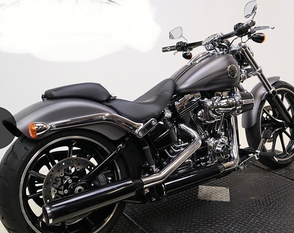 Harley-Davidson FXSB Breakout 4 of 12