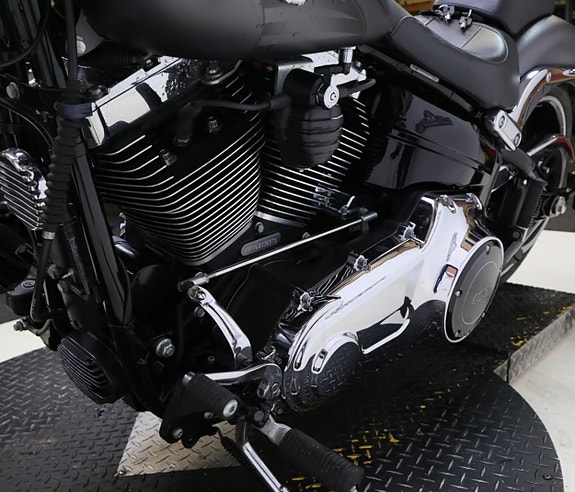 Harley-Davidson FXSB Breakout 8 of 12