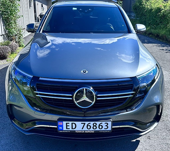 Mercedes-Benz EQC400 2 of 5