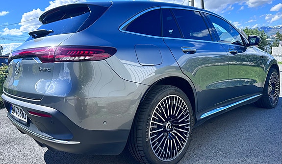 Mercedes-Benz EQC400 3 of 5