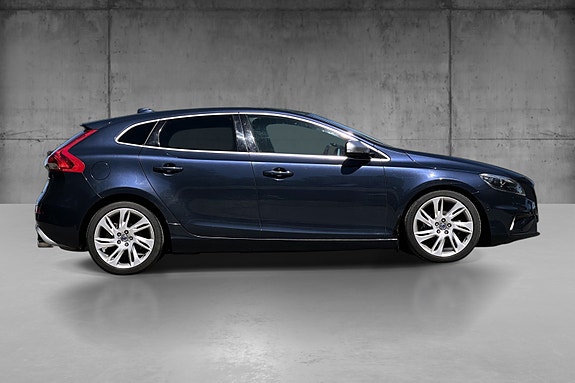 Volvo V40 3 of 5
