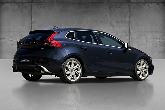 Volvo V40 4 of 5