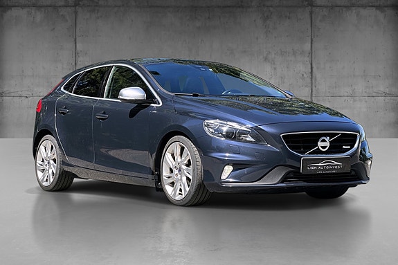 Volvo V40 2 of 5