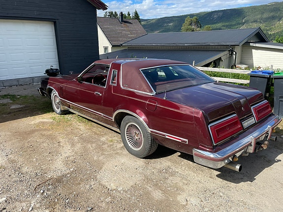 Ford Thunderbird 3 of 5