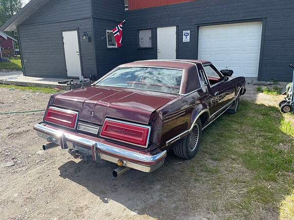 Ford Thunderbird 2 of 5