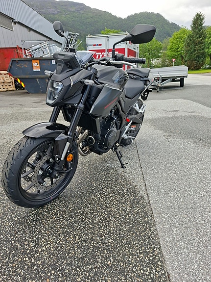 Honda CB500 Hornet 3 of 13
