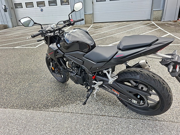 Honda CB500 Hornet 6 of 13