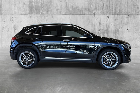Mercedes-Benz GLA250 e 4 of 5
