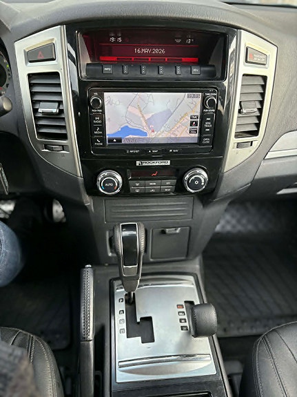 Mitsubishi Pajero 13 of 19