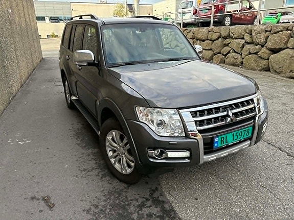 Mitsubishi Pajero 8 of 19