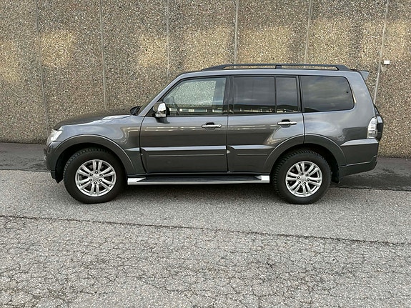Mitsubishi Pajero 3 of 19