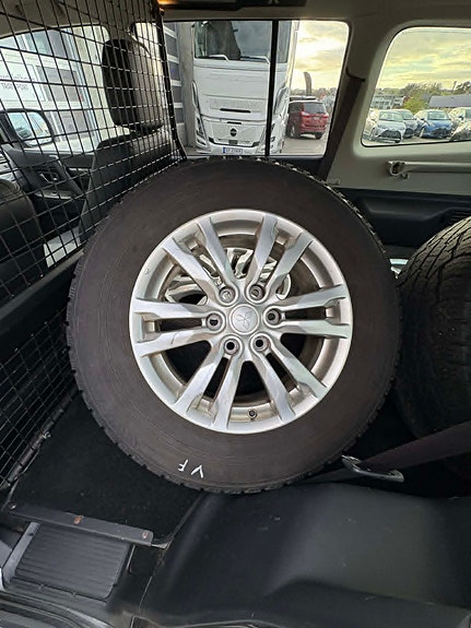 Mitsubishi Pajero 15 of 19