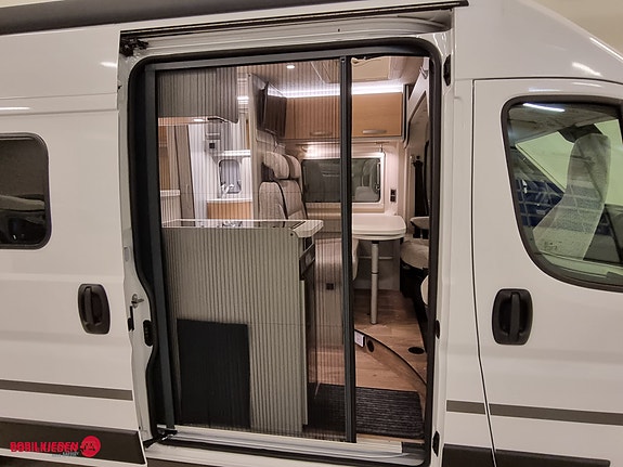 Hymer Bybobil med 9 trinns automatgir, tilhengerfeste og solcellepanel veldig velholdt og fin bybobil 4 of 5