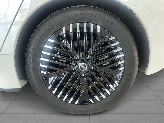 Nissan Leaf 9 of 16