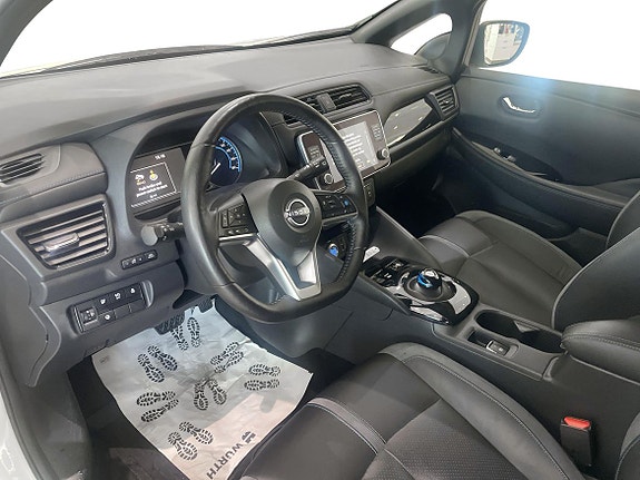 Nissan Leaf 7 of 16