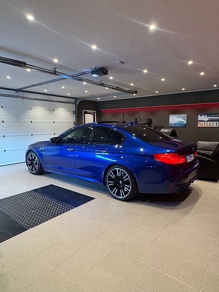 BMW M5 4 of 5