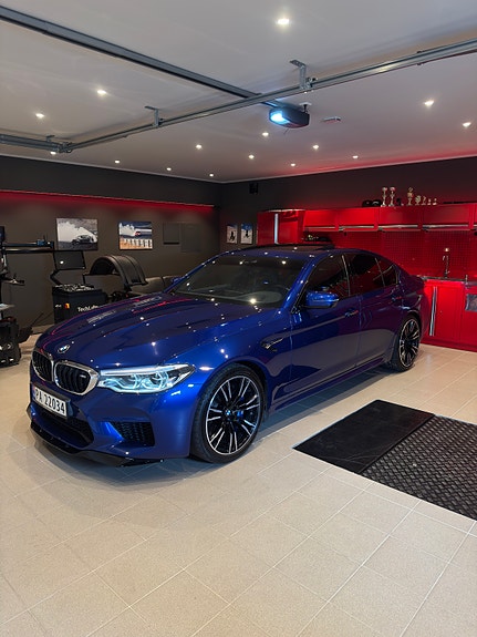 BMW M5 3 of 5